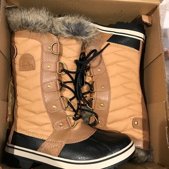 Sorel Shoes - Women’s Sorel Tofino II winter boots size 7 new